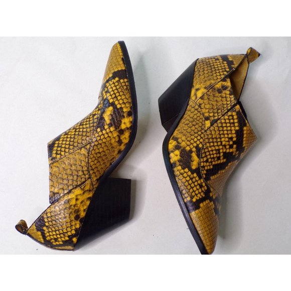 Vince Camuto Jetera Ankle Western Bootie Gold NEW - Picture 11 of 12